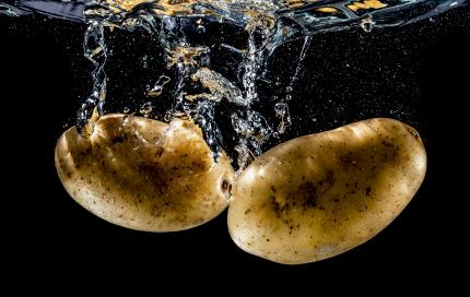 Aardappels in water