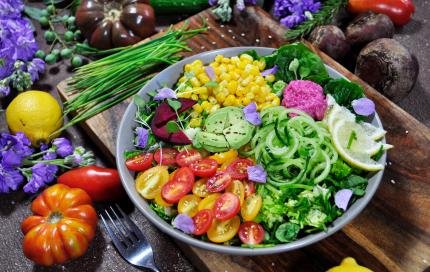 Gezonde kleurrijke salade