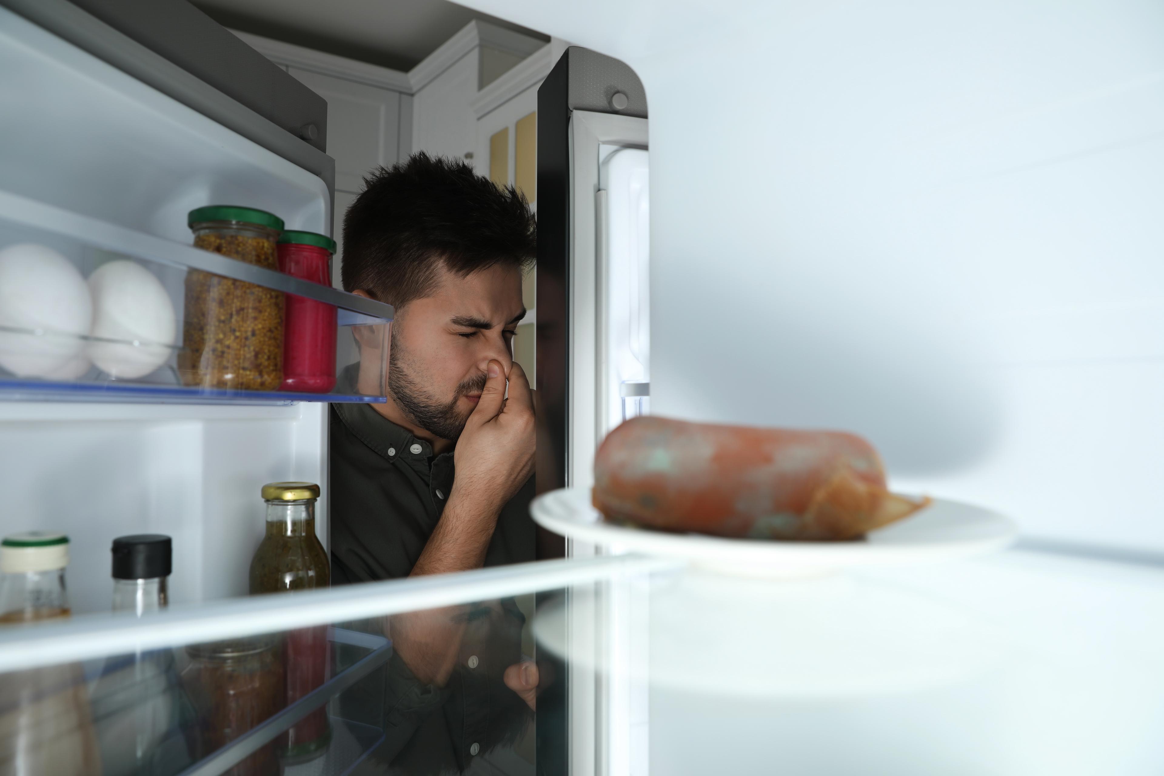 Stinky bedrorven eten in de frigo