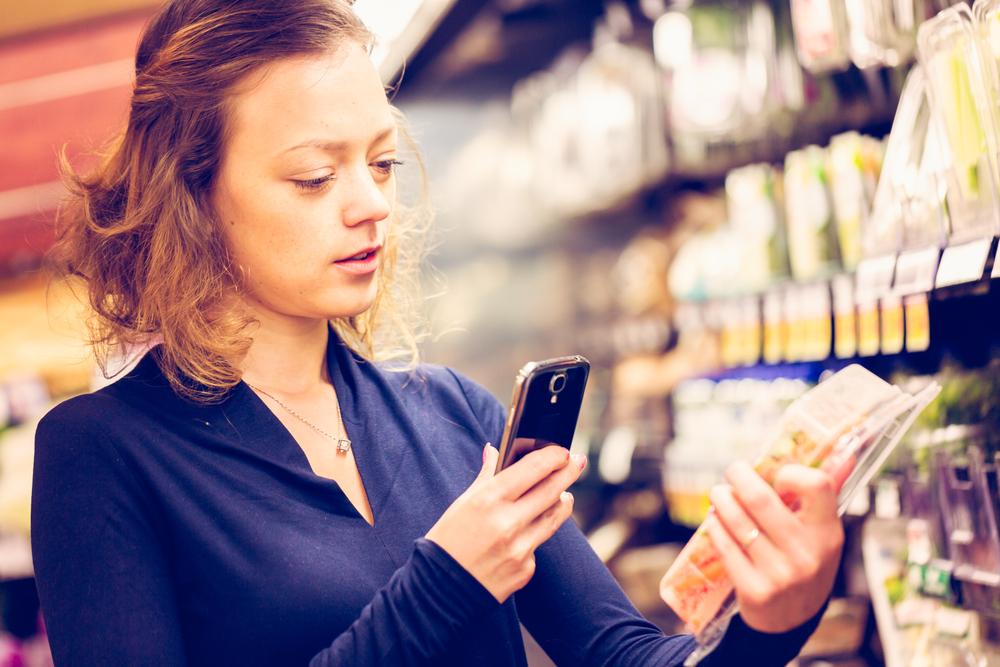 smartphone in supermarkt